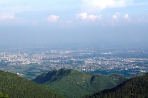 从平天山深情俯瞰贵港