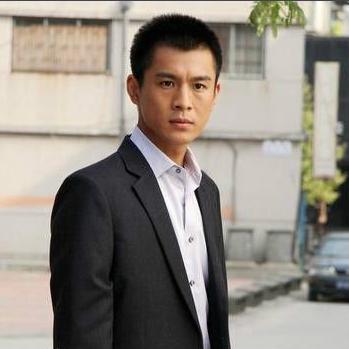 郭乃文(乔振宇 饰)