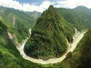 雅鲁藏布江大峡谷
