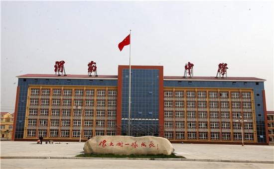 渭南中学是委,市政府在(渭南新区)重点建设的一所高起点,高标准,高