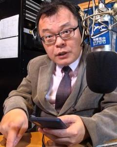 5)陈挥文(1970年-),出生于中国台湾花莲,毕业于国立政治大学,电视名嘴