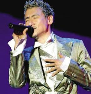 《吻别》演唱者：张学友