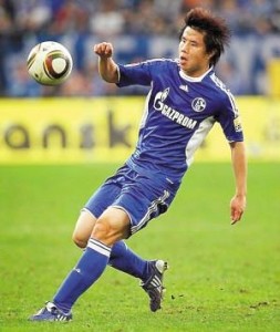 沙尔克04时期的蒿俊闵