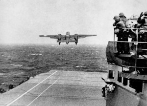 B-25从大黄蜂号航母上起飞