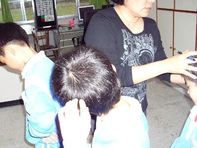 头虱检查