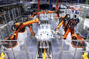 点焊机器人加工汽车车身外壳(图源:KUKA)