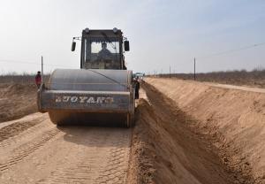 土方回填,是建筑工程的填土,主要有地基填土,基坑(槽)或管沟回填,室内