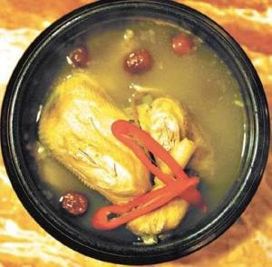 苗族小黑药炖鸡