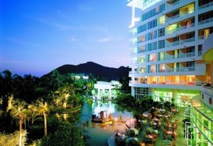 湖畔木排烧烤BBQ 一景
