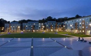 巴斯大学