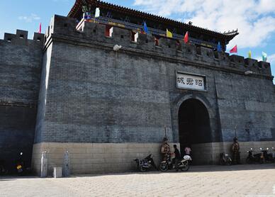 全部版本 历史版本昭君城旅游区位于鄂尔多斯市达拉特旗昭君坟乡境内