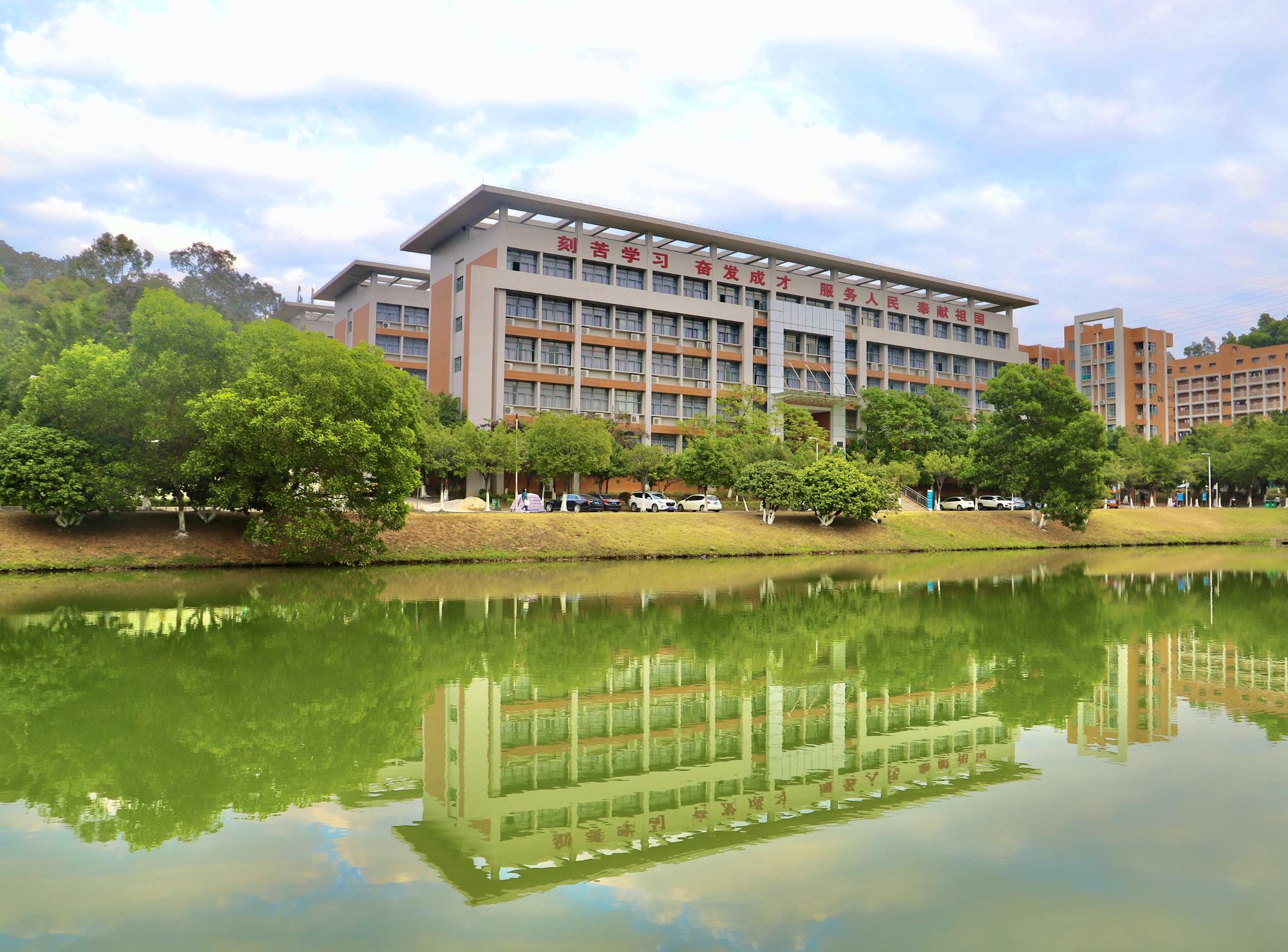 广州城市理工学院面积图片