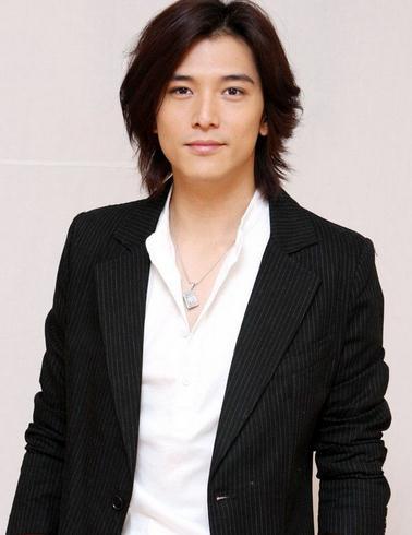 阮正东( 邱泽 饰)