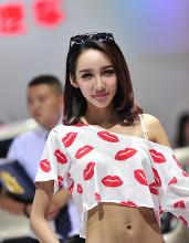 靓丽车模