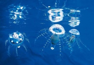 科学家根据水母预测风暴的特点,设计的一款能够预知风暴的精密仪器.