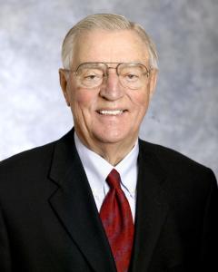 毕业于明尼苏达大学,美国政治家,第42任美国副总统,前美国驻日本大使