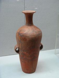 石沟坪遗址出土喇叭口鲵鱼纹平底瓶