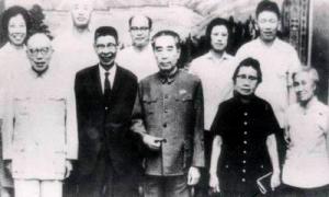 周恩来与李振翩等人合影