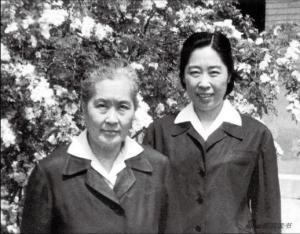 60年代和女儿王光美在一起