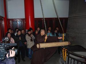 撞钟祈福
