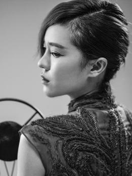 郁可唯《男人装》写真