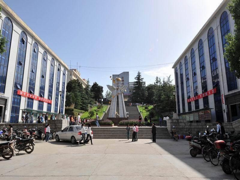 陆良县第一中学