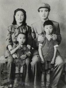 刘青山与家人合影