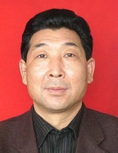 陈以营,男,,山东省曲阜市陵城镇东宫村人,中共党员.