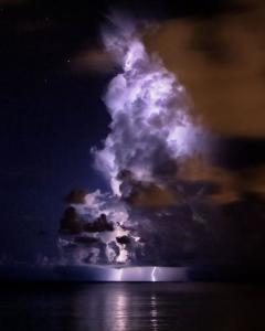 雷雨降临前的天空惊异之景