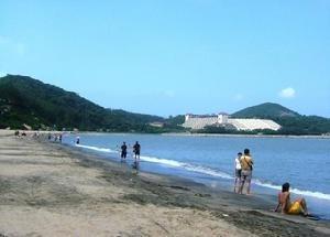 黑沙海滩