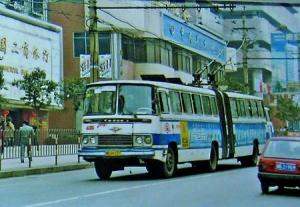 重庆上世纪90年代的铰接电车