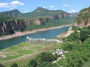 秦王湖春图