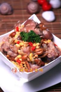 猪蹄滑菇黄豆汤