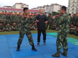 担任上海武警总队教官