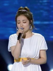 玛迪娜演唱《流浪》