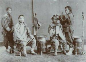 剃发易服