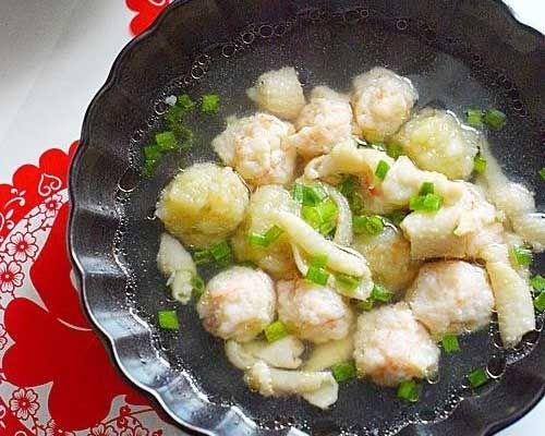 "宝玉笑道:"倒是那一回做的那小荷叶儿,小莲蓬儿的汤还好些.