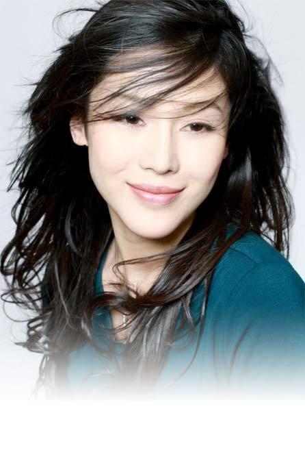 舒馨(原名王一淼),生于吉林,毕业于吉林戏剧学院表演系,中国内地演员.