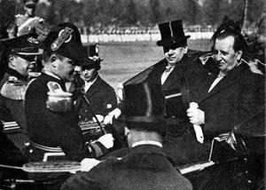 1925年3月，阿图罗·亚历山德里返回智利