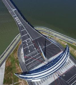 港珠澳大桥珠海公路口岸大桥出入口