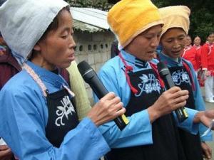 在惠水县芦山镇边远山村居民