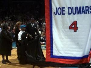 乔·杜马斯球衣退役仪式