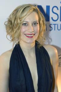 Camille Sullivan 饰 艾米