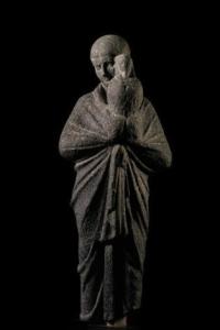 托勒密王朝时代搬运冥王奥里西斯的神像