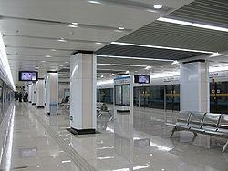 8号线虹口足球场站站台