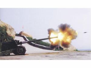 岸防部队59-1式130毫米加农炮开火发射