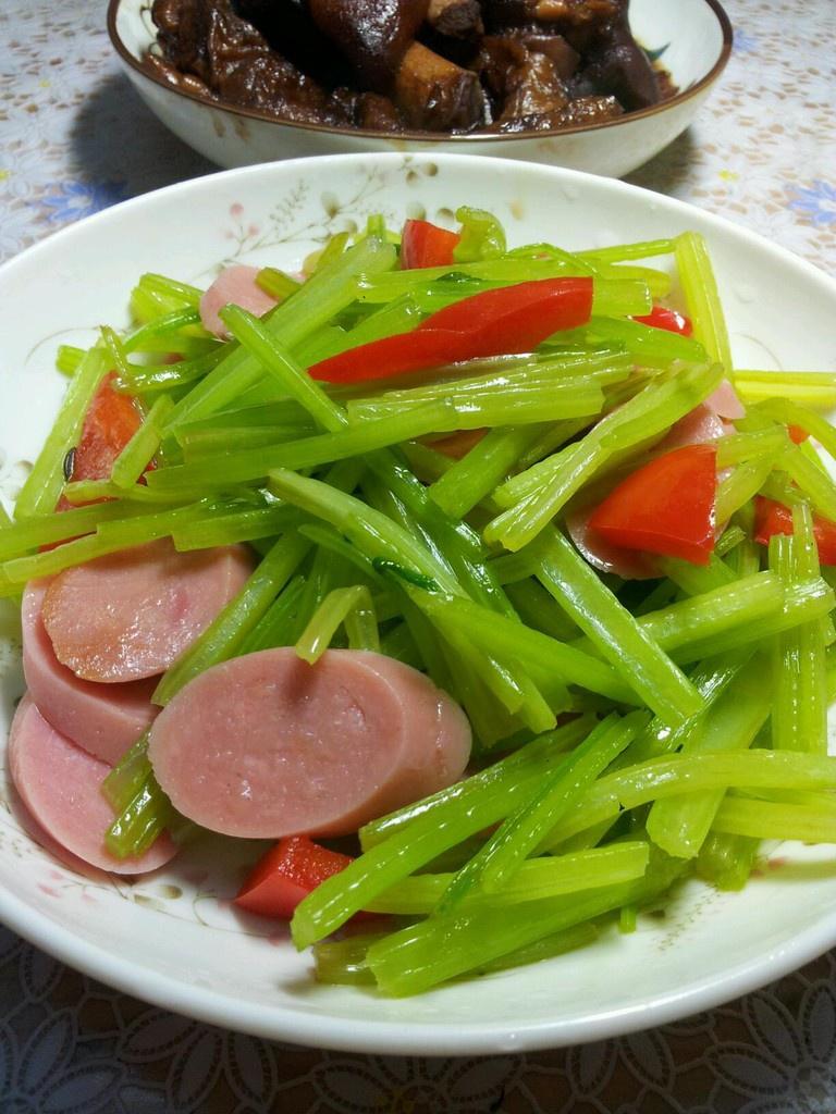 火腿肠炒什么比较香 0