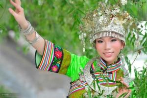 苗乡美作曲、歌手晏敏敏