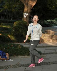 踢毽子