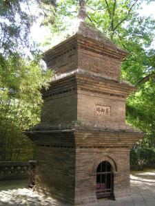 窥基舍利塔